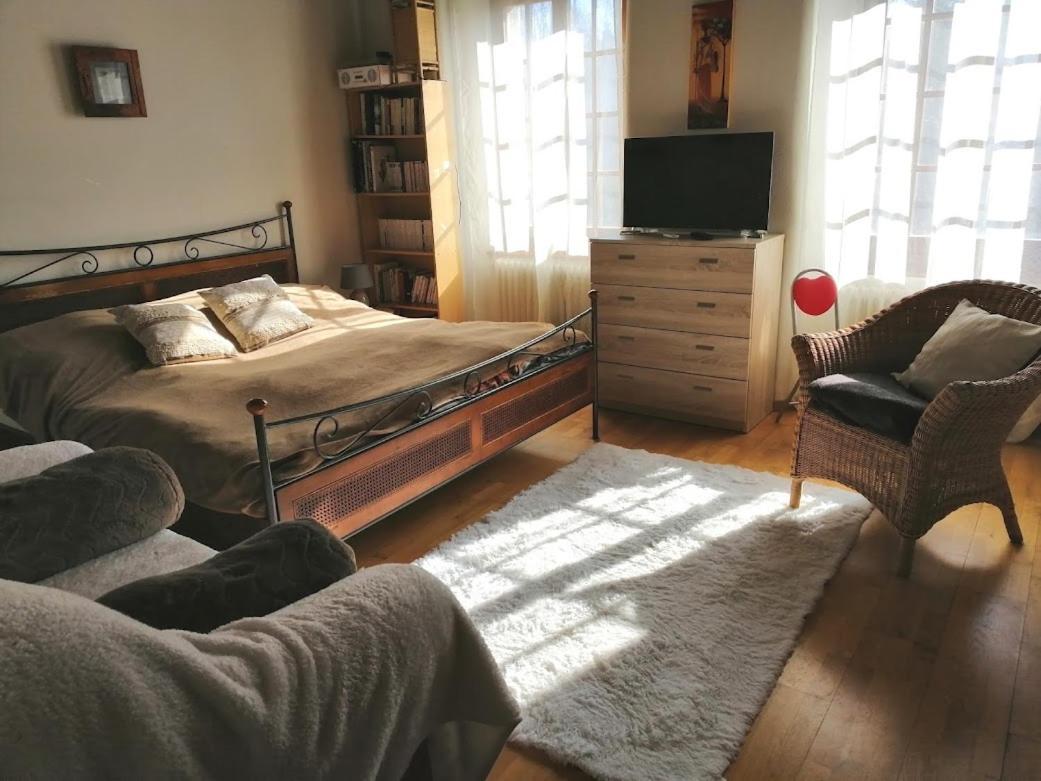 Chambres D'Hotes Chez Pierrot Et Flo Vugelles-La Mothe Экстерьер фото